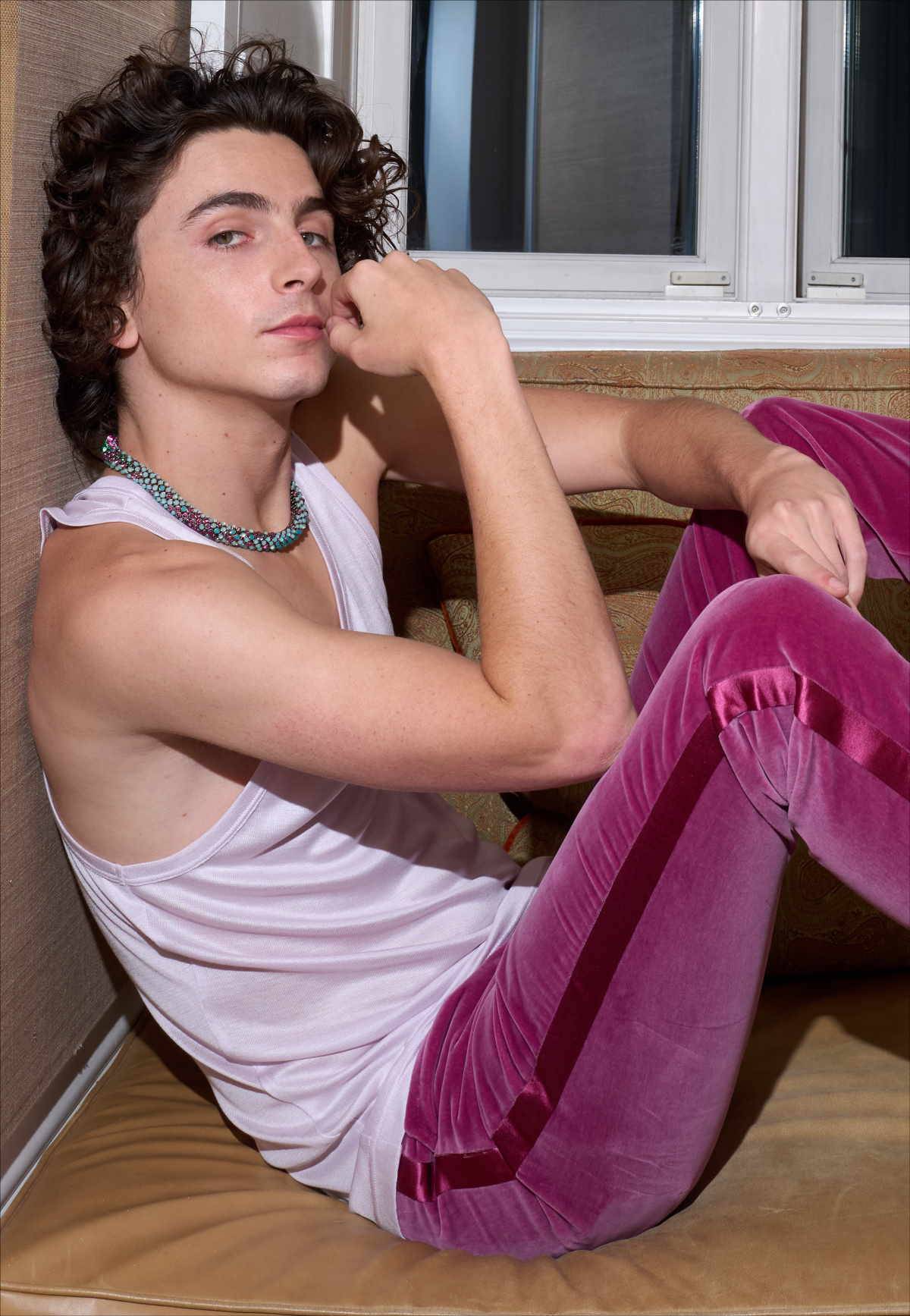 Aktor Timothée Chalamet, współpracując z jubilerską marką Cartier, stworzył naszyjnik inspirowany światem swojego bohatera Willy’ego Wonki. 