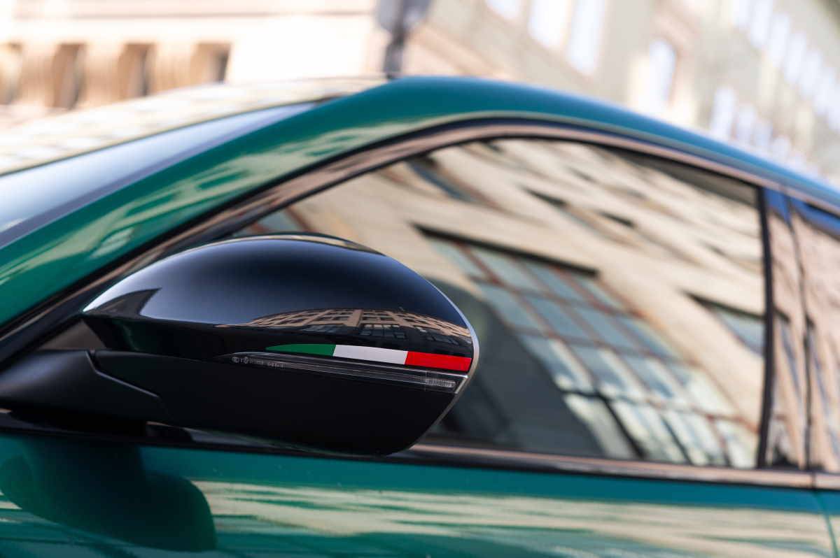 Tributo Italiani: Limitowana seria Alfa Romeo w trzech kolorach. Twórcy Alfa Romeo wracają do korzeni i prezentują reinterpretacje kultowych modeli samochodów włoskiej marki w serii Tributo Italiani.