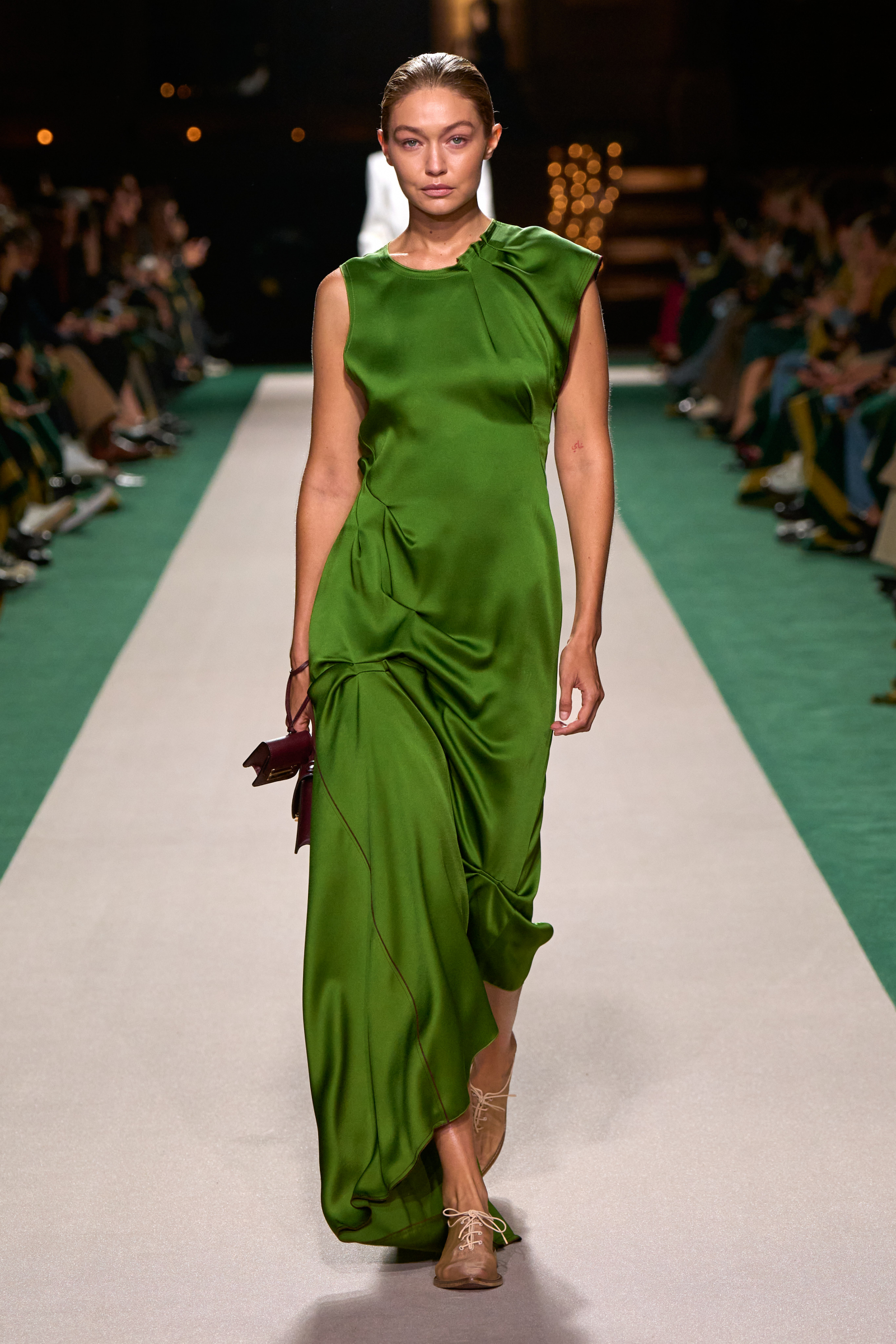 Victoria Beckham wiosna-lato 2025 / (Fot. Materiały prasowe)