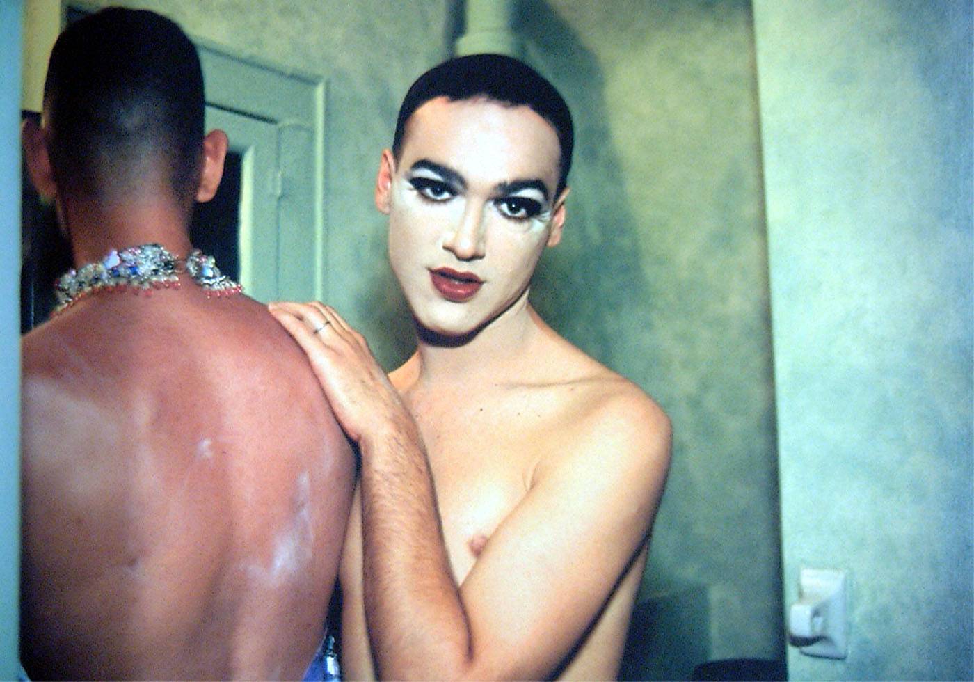 Nan Goldin, „Jimmy Paulette And Tabboo! In The Bathroom, New York City, 1991” (Haus der Photographie/Sammlung F.C. Gundlach, Hamburg © Nan Goldin)