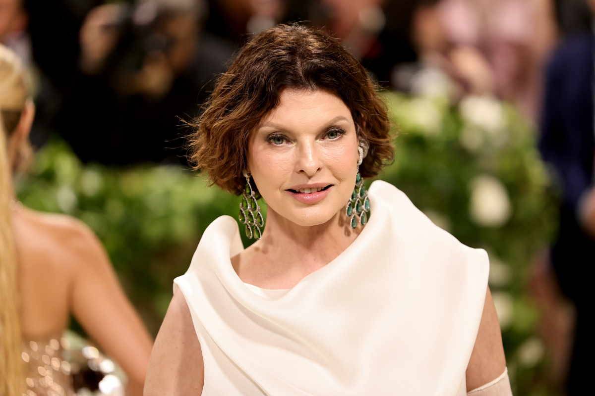 Wielki powrót supermodelki Lindy Evangelisty na czerwony dywan MET Gali 2024.