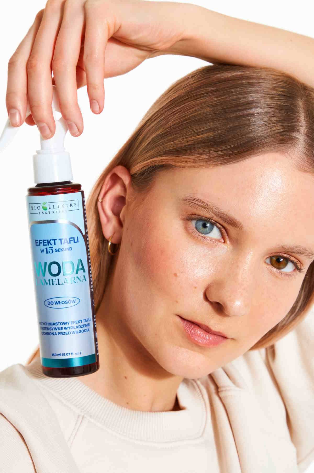 Woda lameralna z linii Essentials marki Bioélixire tworzy na włosach efekt tafli, a dzięki starannie dobranym składnikom odżywia je od wewnątrz.