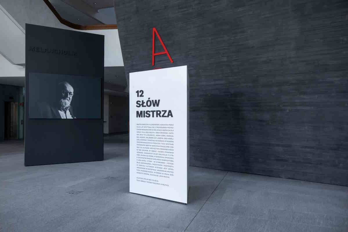 Wystawa „12 słów mistrza” ku czci Krzysztofa Pendereckiego. Uroczysta inauguracja wystawy, na którą składają się prace znakomitego fotografa Bartka Barczyka, miała miejsce 23 listopada w NOSPR w Katowicach.
