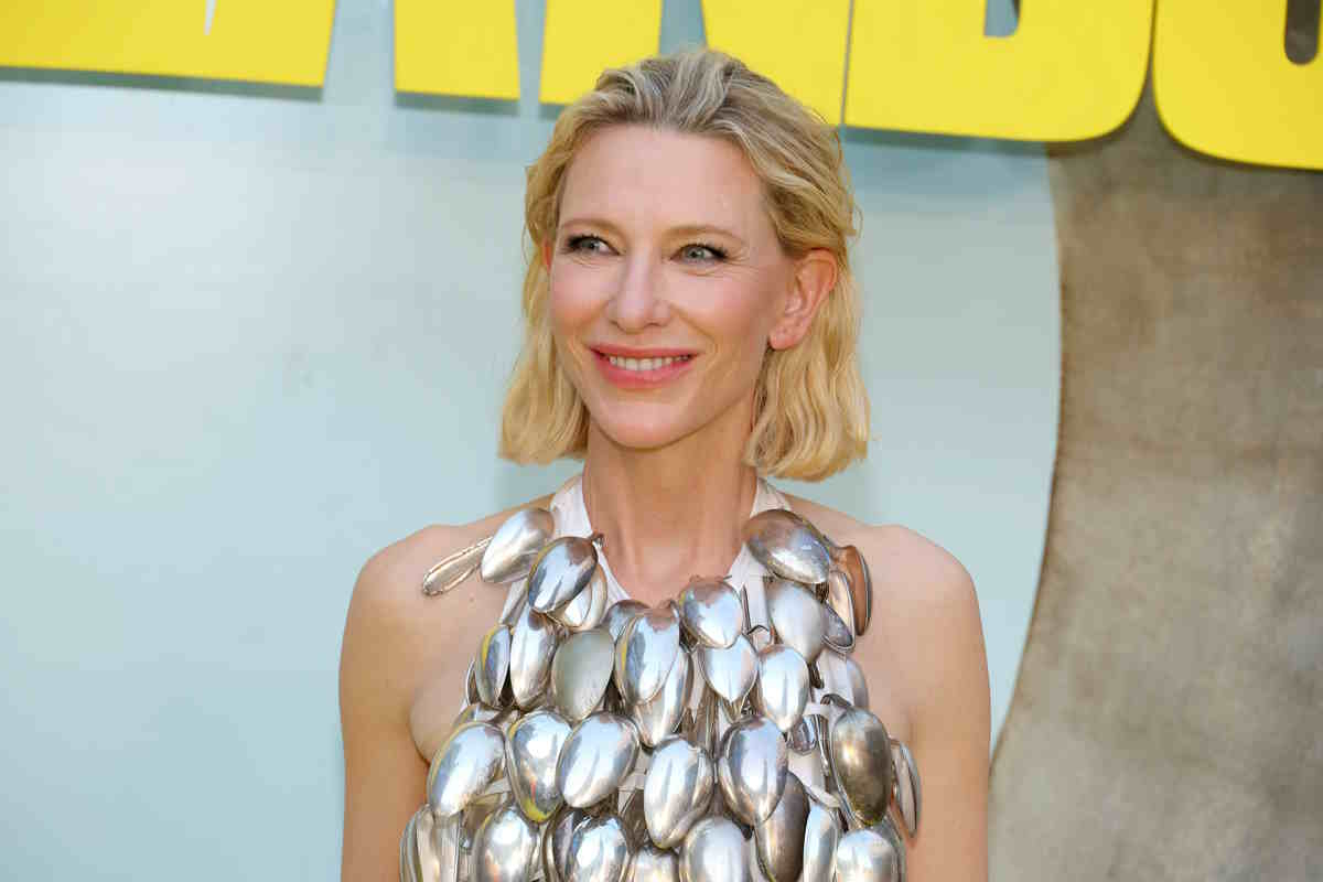 Australijska aktorka Cate Blanchett w modzie nie lubi nudy. Na premierę filmu „Borderlands” założyła ekstrawagancki top zdobiony… łyżkami.