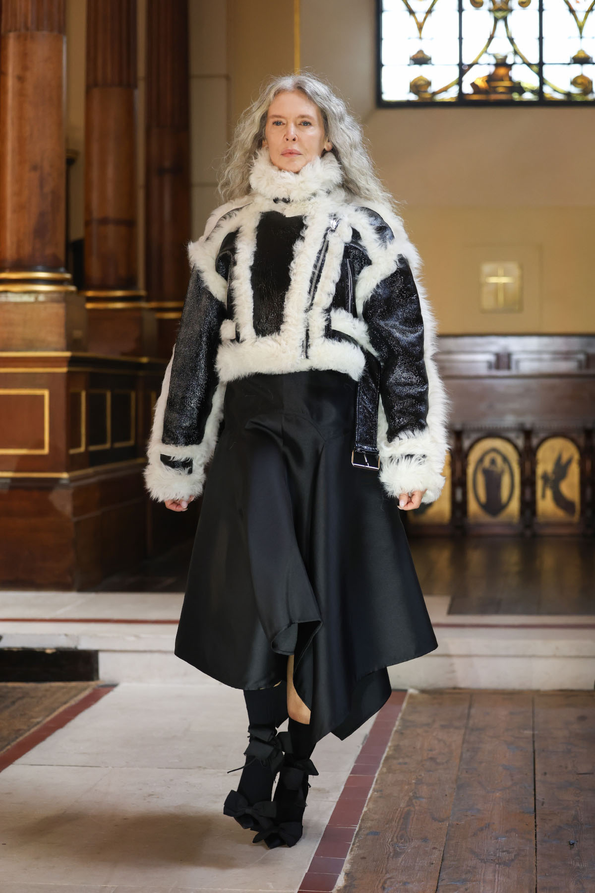 Bogna Sworowska na wybiegu Marques’Almeida SS25 (Fot. Lia Toby/Getty Images)