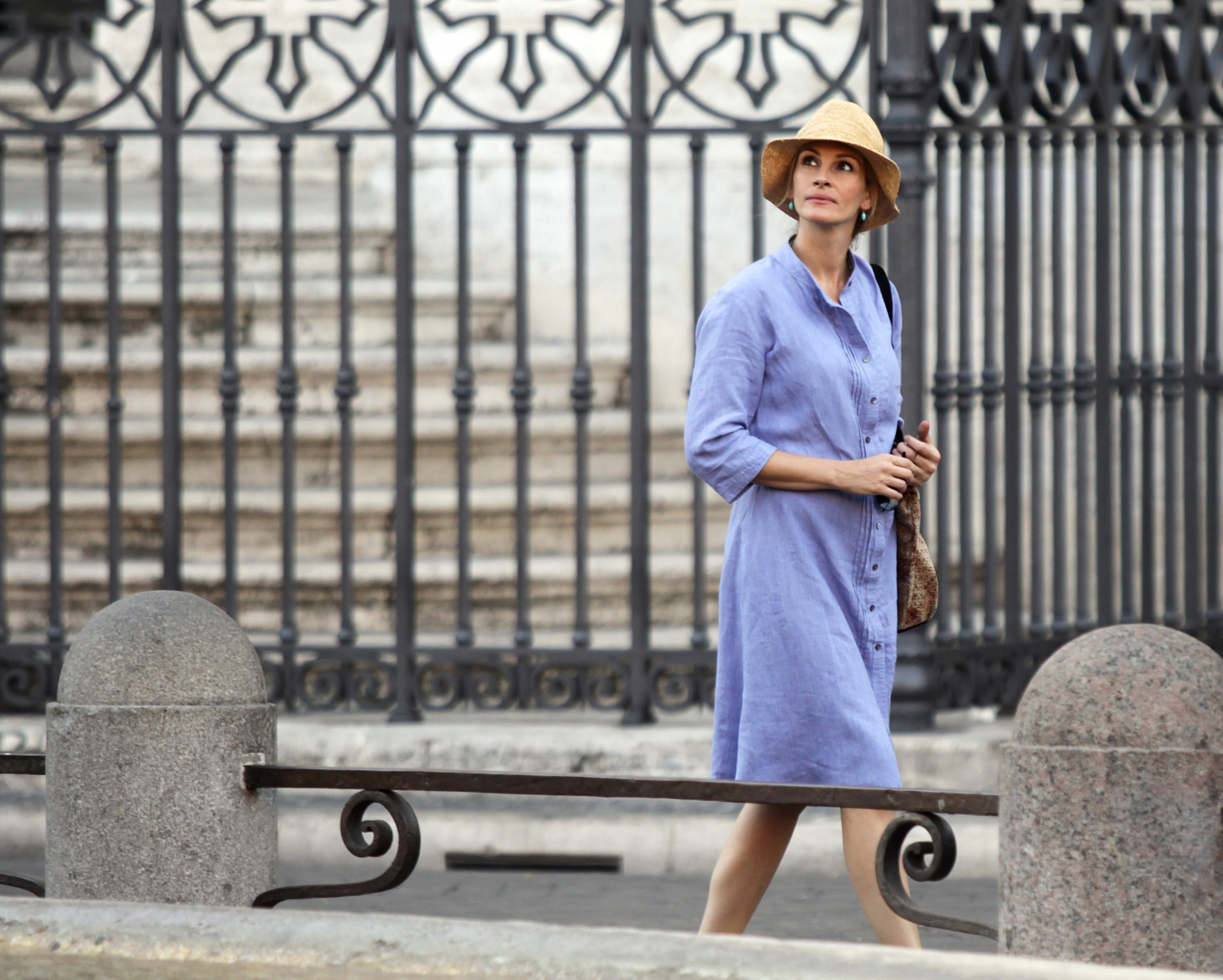 Julia Roberts na planie filmowym w Rzymie (Fot. Alessandra Benedetti - Corbis / Getty Images)