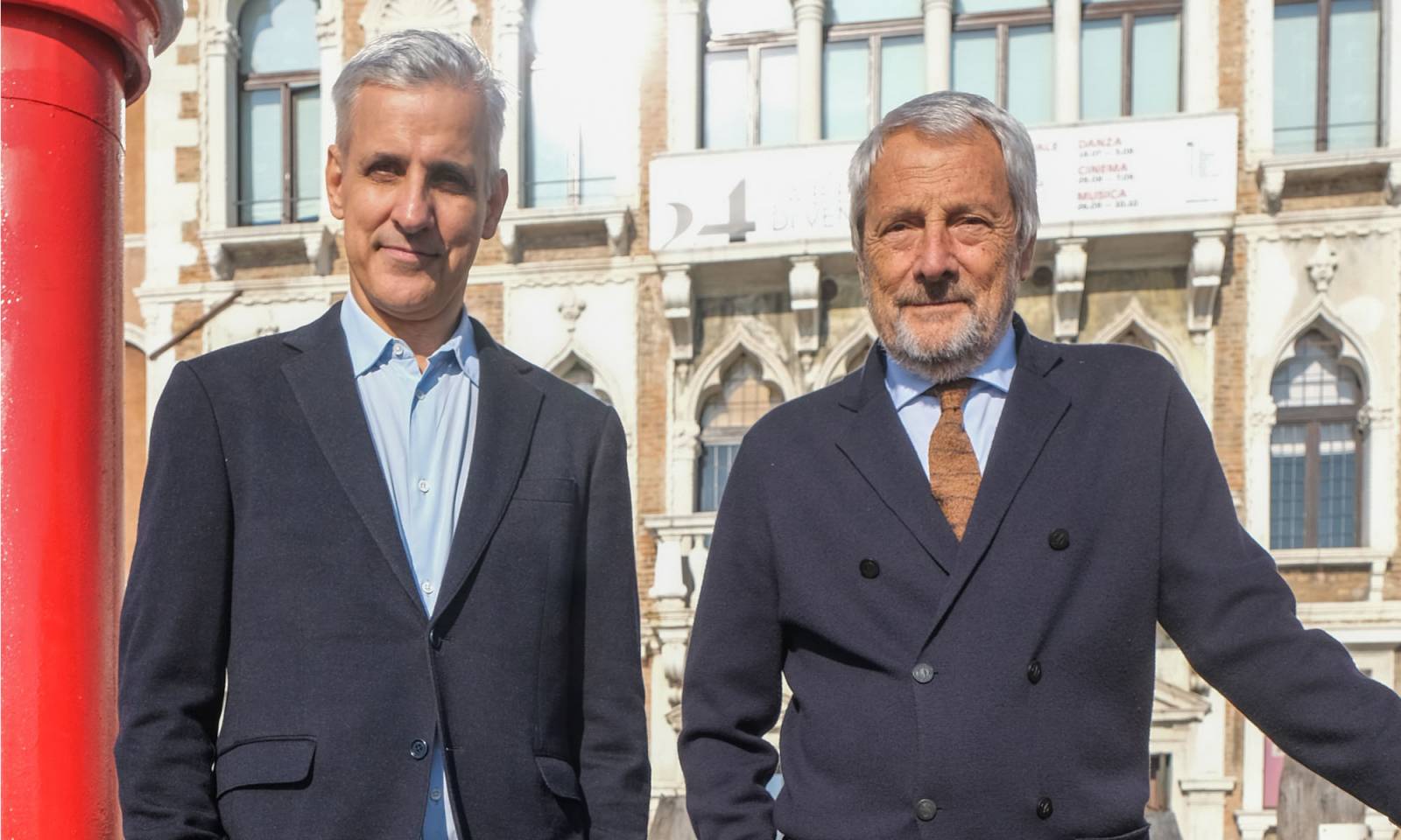 Kurator Antonio Pedrosa i prezydent La Biennale di Venezia Roberto Cicutto (Fot. Getty Images)