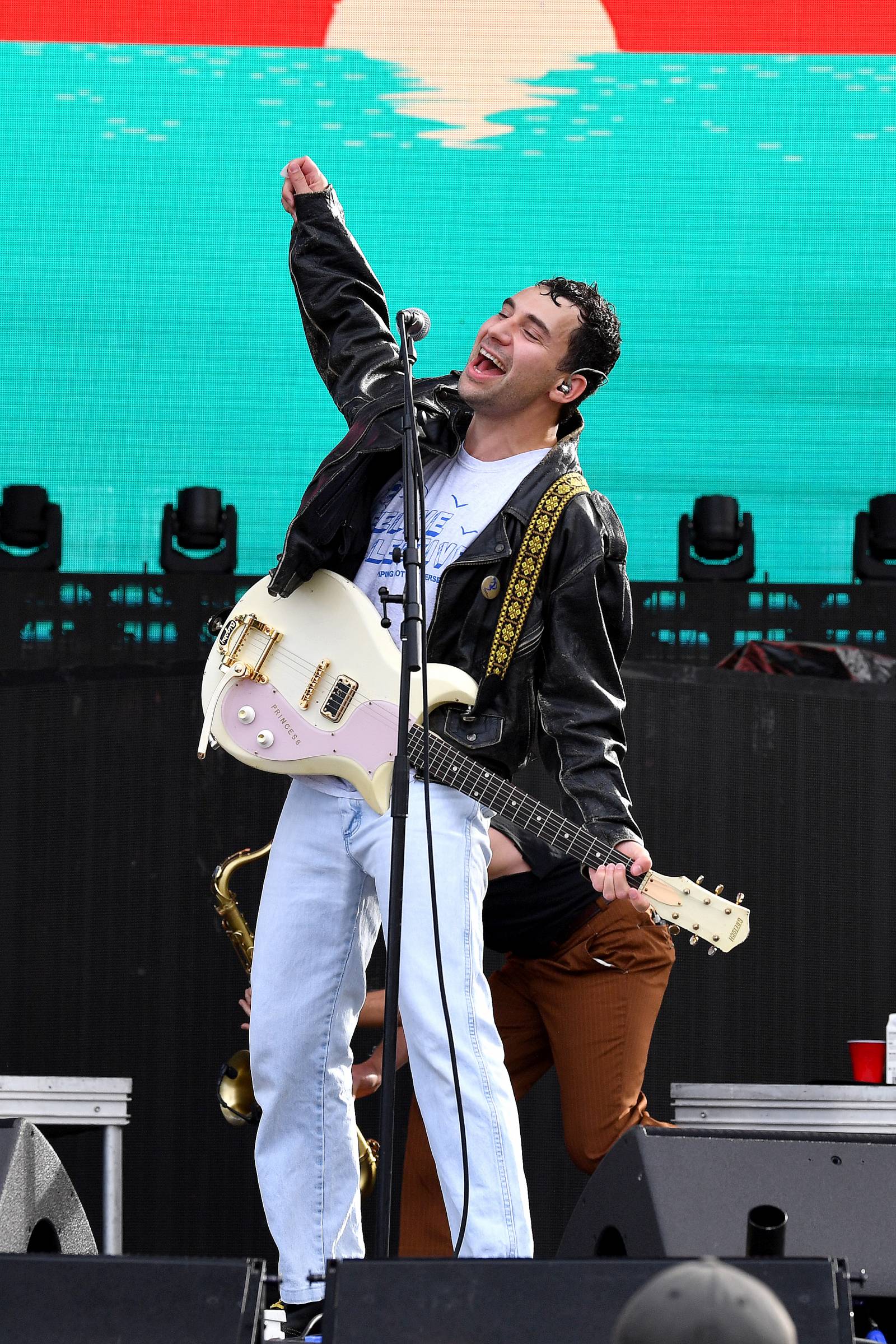 Jack Antonoff podczas jednego z koncertów The Bleachers (Fot. Getty Images)