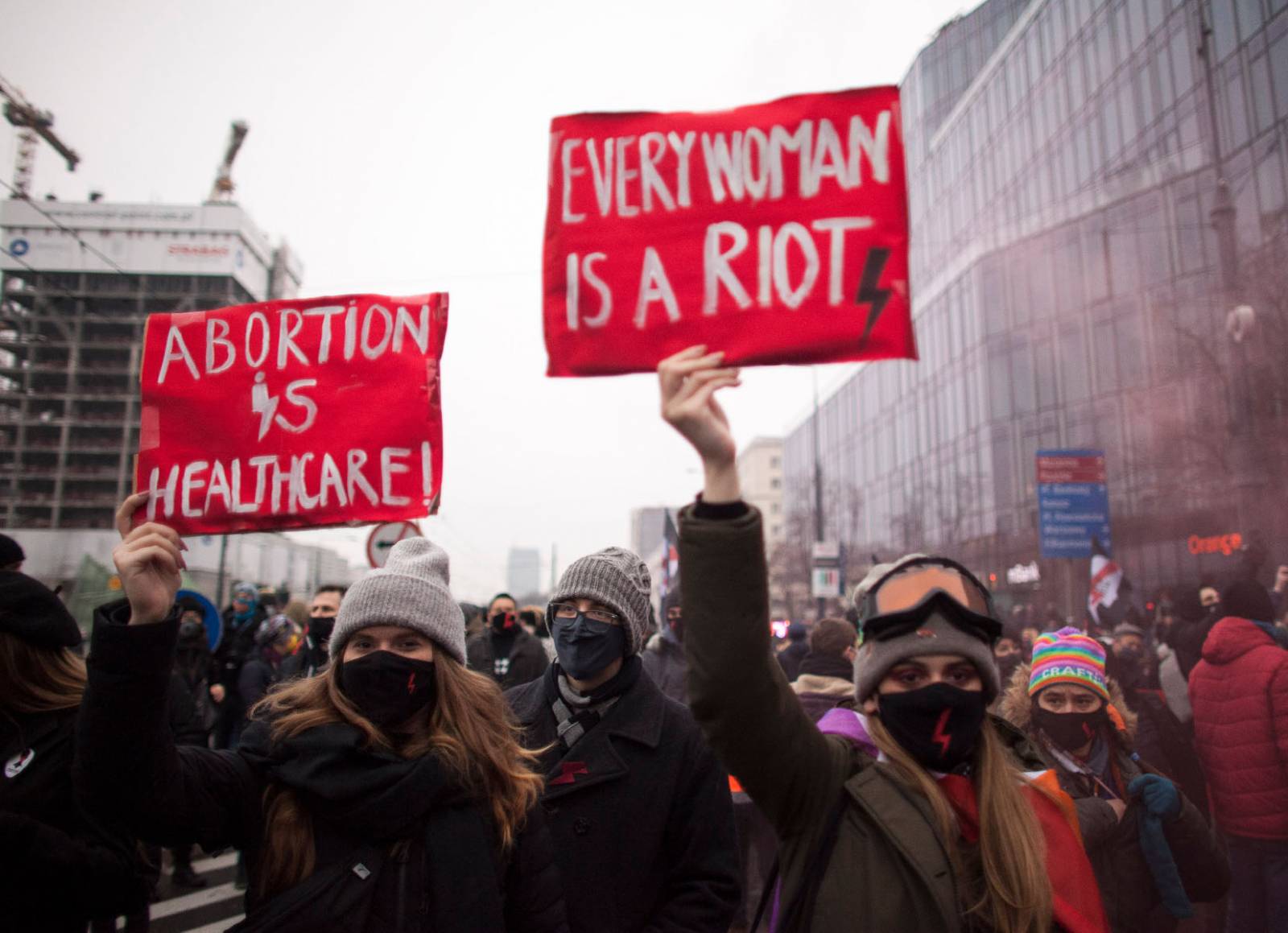Jeden z protestów w Warszawie przeciw zaostrzeniu prawa aborcyjnego w Polsce w grudniu 2020 roku (Fot. Getty Images)