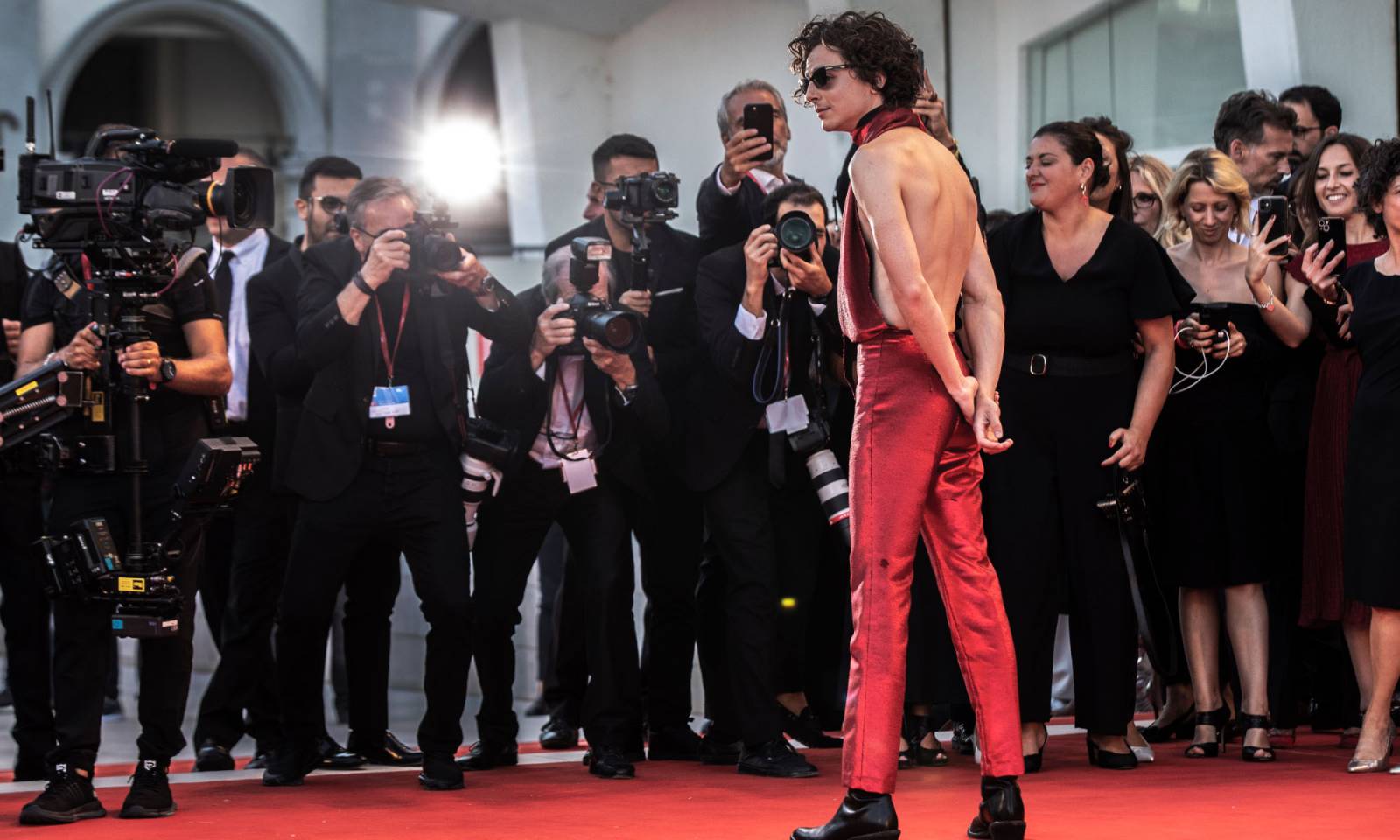 Timothée Chalamet podczas premiery filmu „Do ostatniej kości” na festiwalu w Wenecji (Fot. Getty Images)