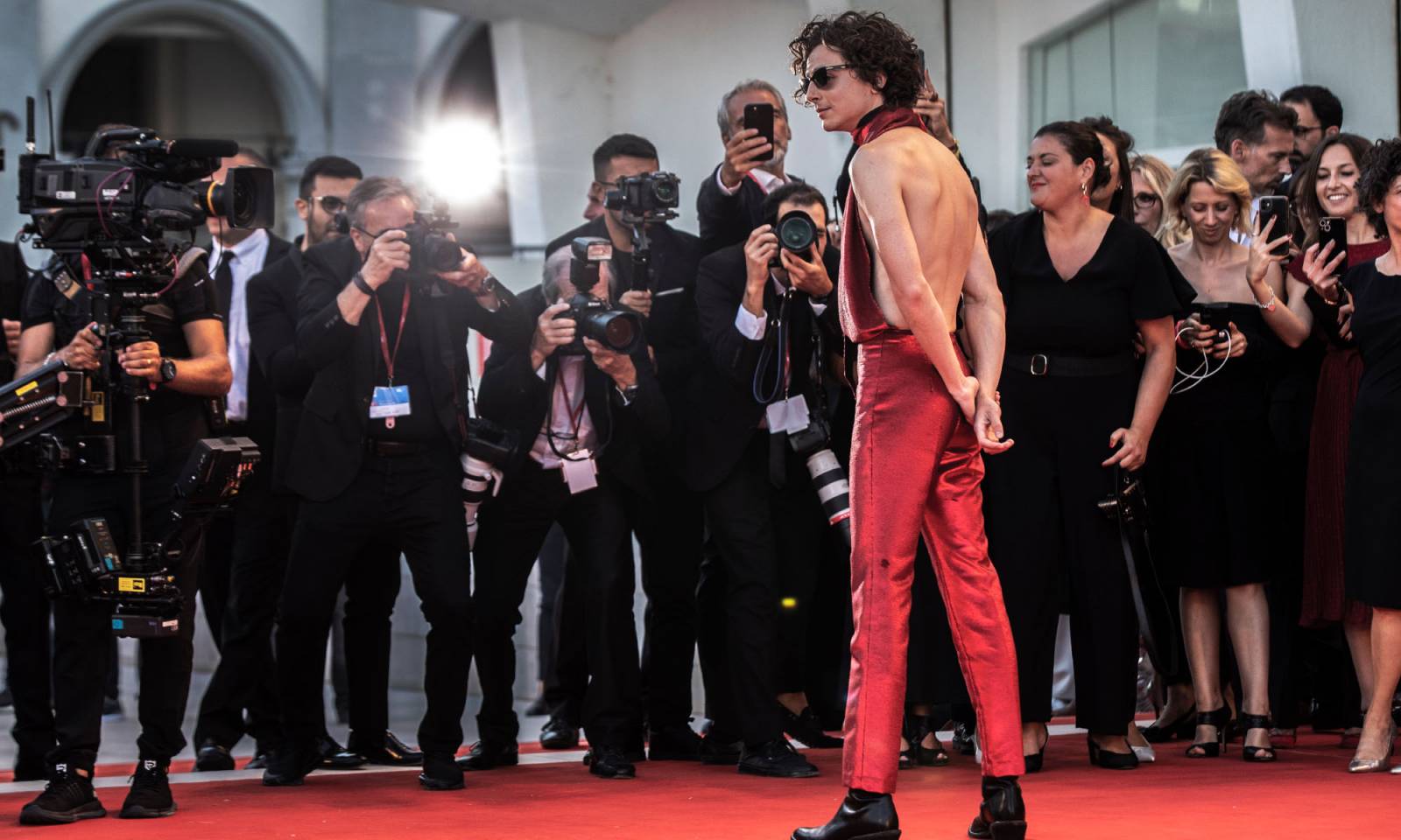 Timothée Chalamet podczas premiery filmu „Do ostatniej kości” na festiwalu w Wenecji (Fot. Getty Images)