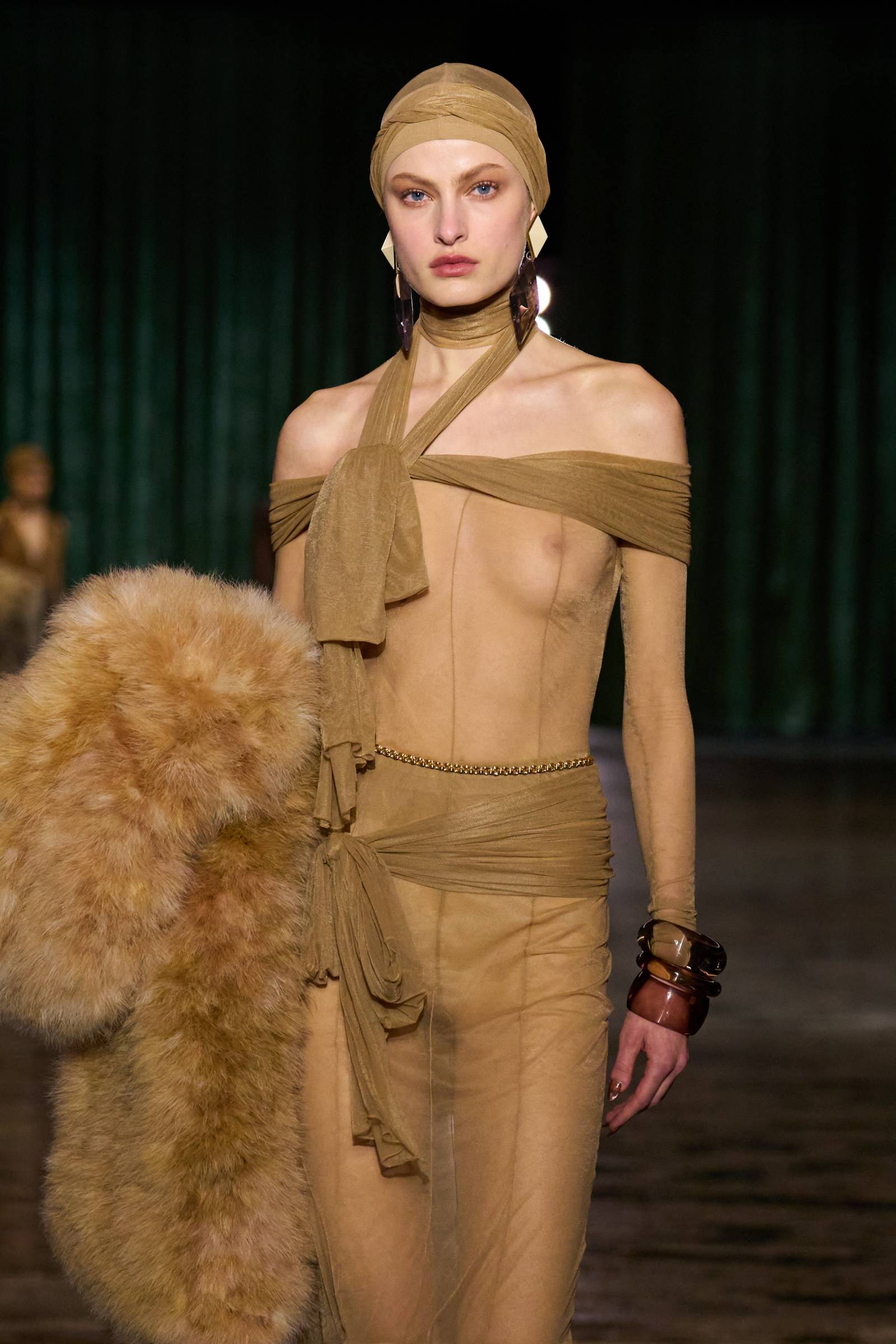 Saint Laurent jesień-zima 2024 (Fot. Launchmetrics Spotlight)