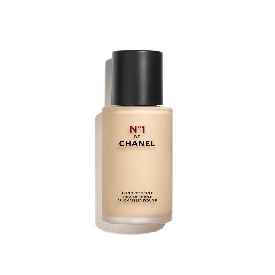 Lekki rewitalizujący podkład Chanel No.1 Chanel (Fot. Materiały prasowe)