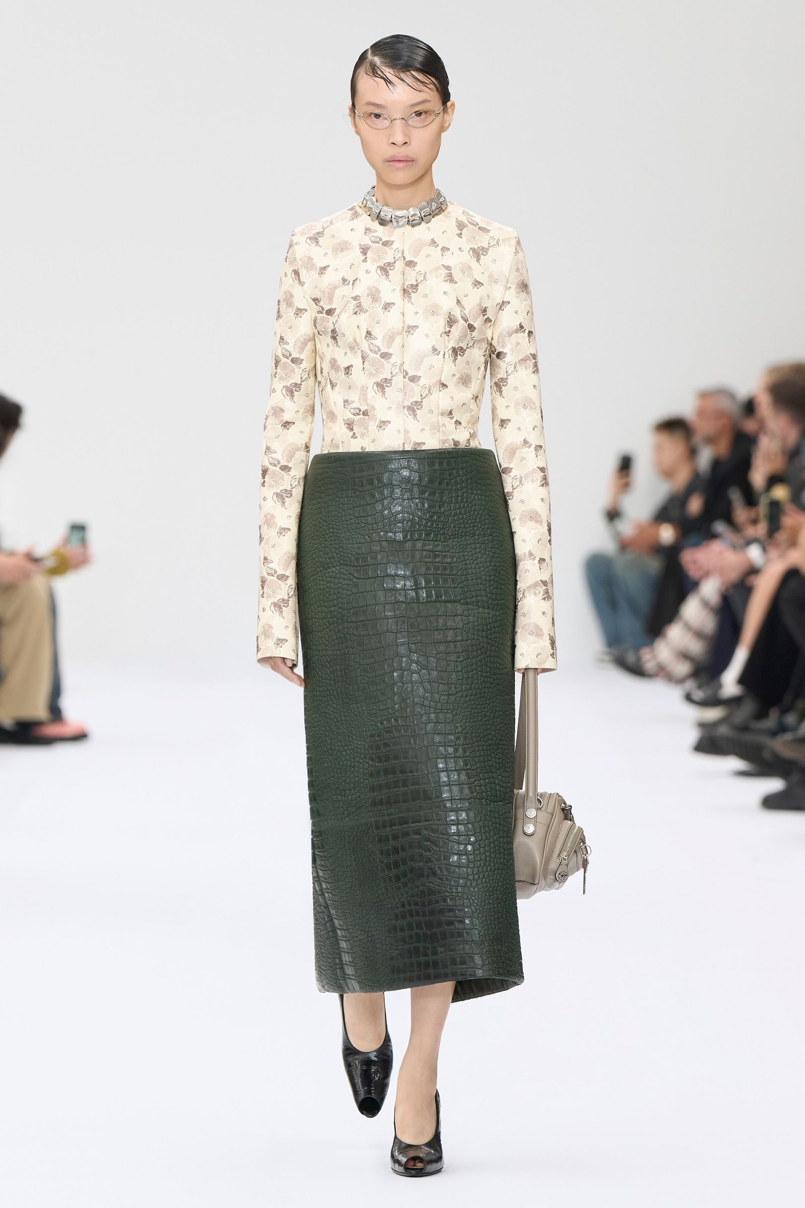 Acne Studios wiosna-lato 2025 (Fot. Victor VIRGILE/Getty Images)