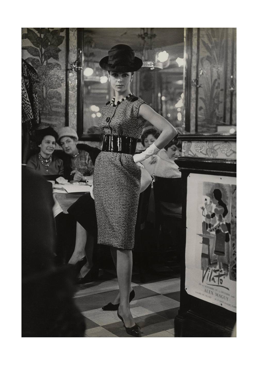 Pokaz kolekcji Chloé jesień-zima 1958, Brasserie Lipp (dzięki uprzejmości Chloé Archive, Paris)