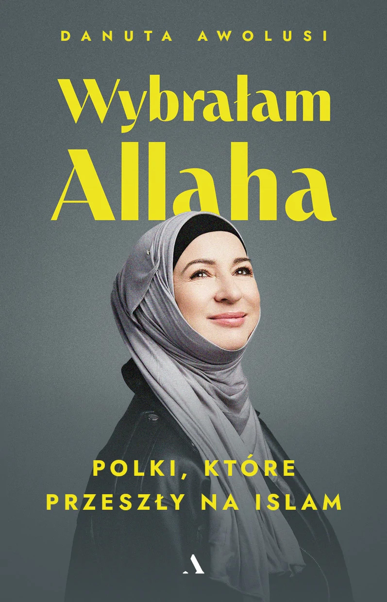 Okładka książki "Wybrałam Allaha" autorstwa Danuty Awolusi. Na zdjęciu uśmiechająca się kobieta w hijabie.