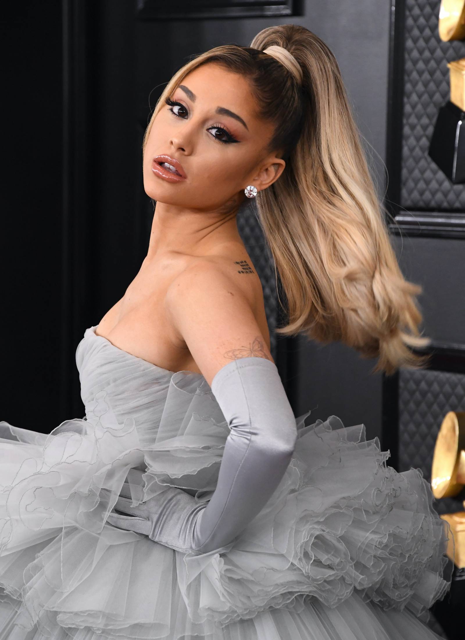 Ariana Grande wywołała skandal romansem z kolegą z planu, Ethanem Slaterem (Fot. Getty Images)