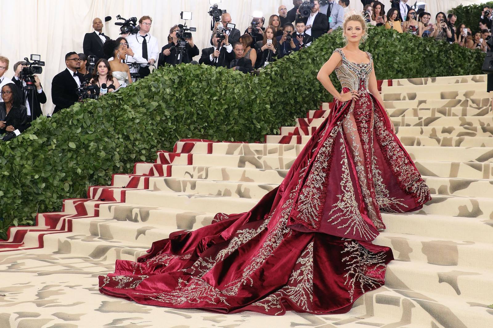 Blake Lively olśniewa na czerwonym dywanie (Fot. Getty Images)