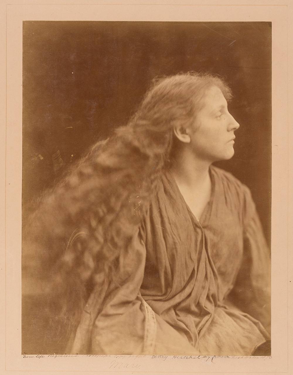 Julia Margaret Cameron, Mary Hillier, 1873 Tirage albuminé, © The Royal Photographic Society Collection at the V&A, acquired with the generous assistance of the National Lottery Heritage Fund and Art Fund.