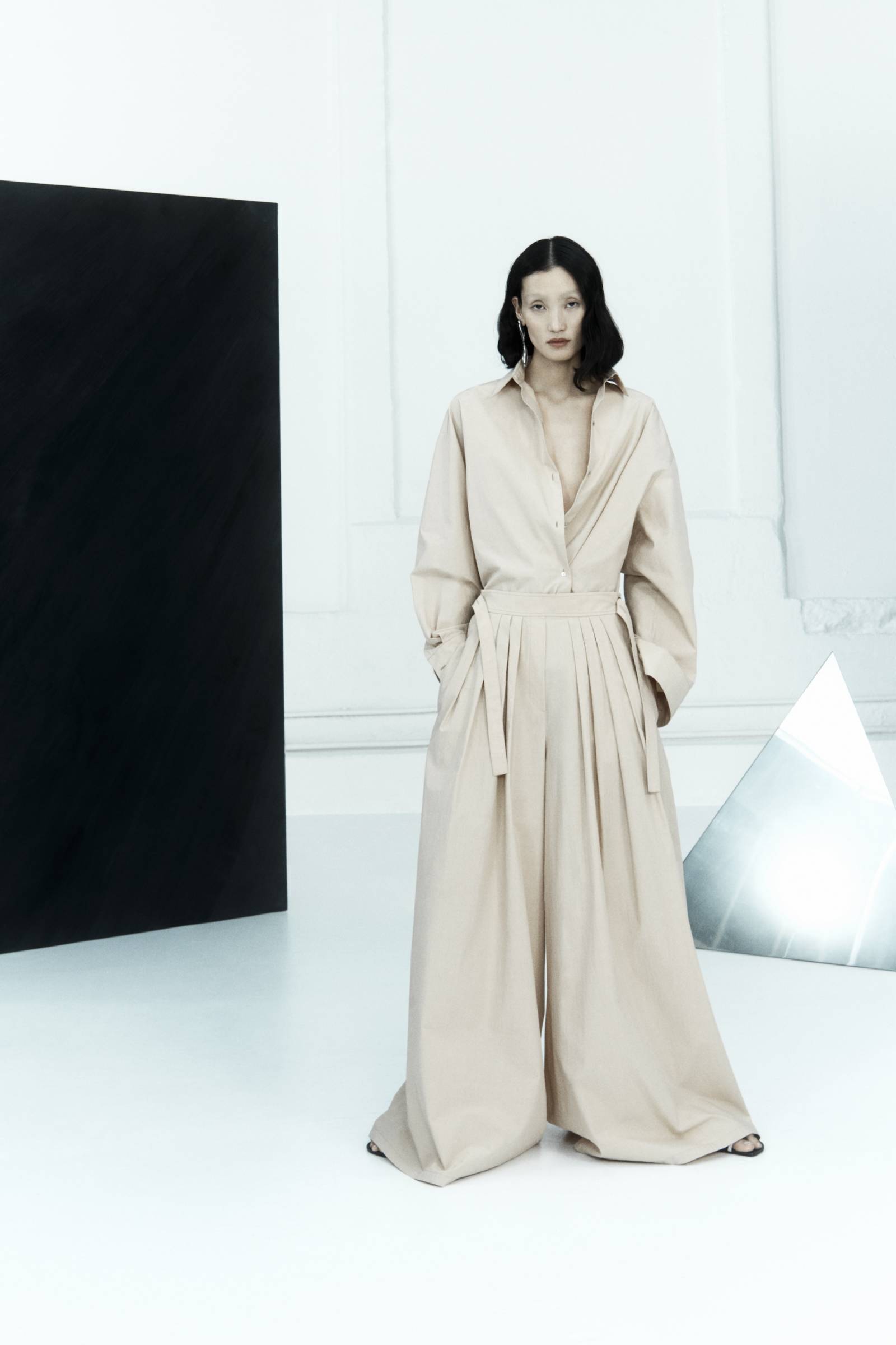 Limited Edition Collection dla niej i dla niego od marki Massimo Dutti na sezon wiosna-lato 2024 to esencja elegancji w nowoczesnym wydaniu.