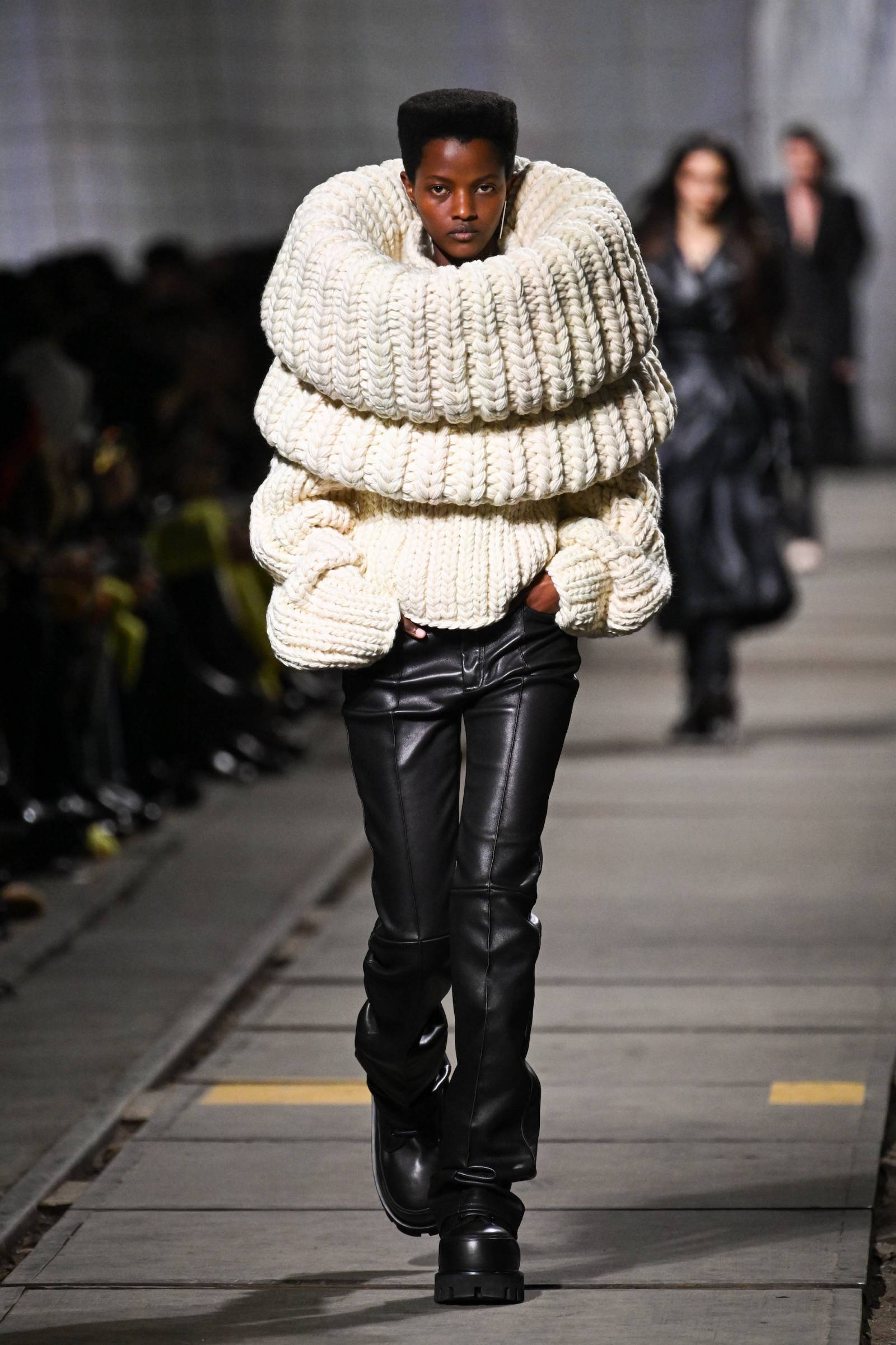 Seán McGirr zadebiutował w domu mody Alexander McQueen (Fot. Getty Images)