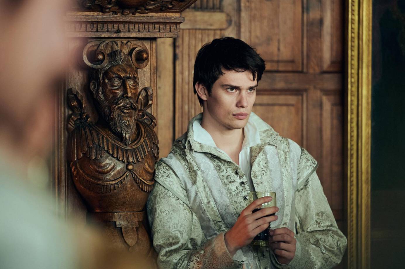 Nicholas Galitzine w serialu kostiumowym „Mary i George” (Fot. materiały prasowe)
