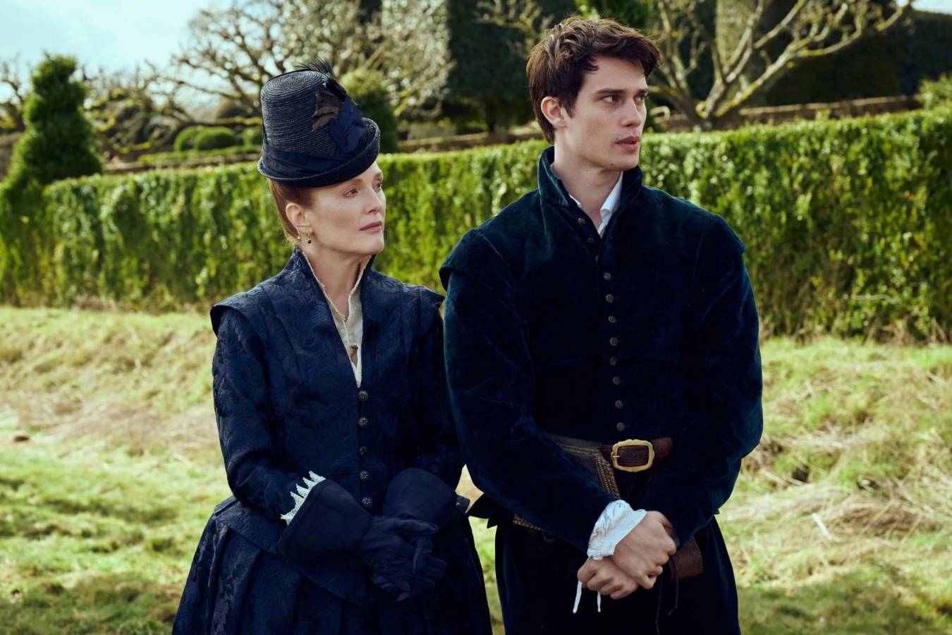 Julianne Moore i Nicholas Galitzine w serialu kostiumowym „Mary i George” (Fot. materiały prasowe)