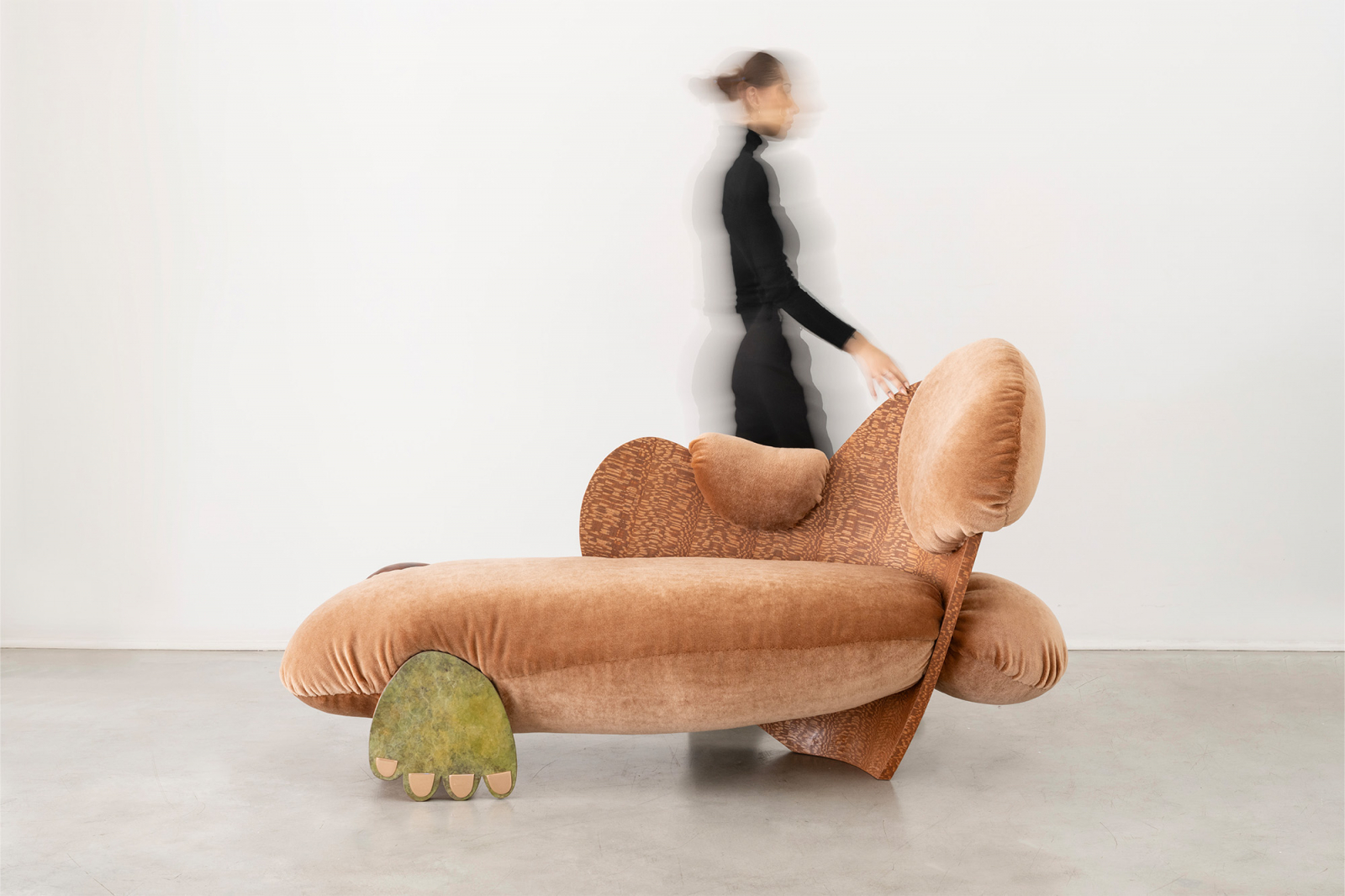 Shim Shimmy Chaise proj. Charlotte Kingsnorth z Gallery Fumi, Fot. Materiały prasowe