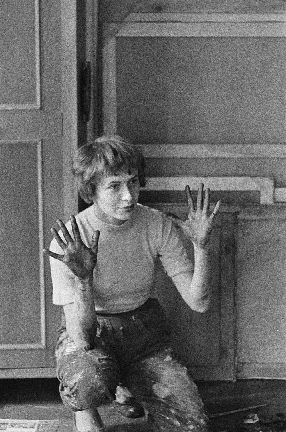 Teresa Rudowicz w pracowni na Basztowej w Krakowie, 1957 rok, Fot. Wojciech Plewiński
