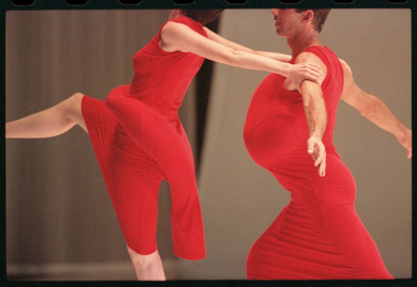 Comme des Garçons, kostiumy do baletu Merce Cunnighams, zaprezentowanego w 1997 w Broklyn Academy of Music (oraz w 1998 w Operze Paryskiej). / (Fot. Timothy Greenfield Sanders)