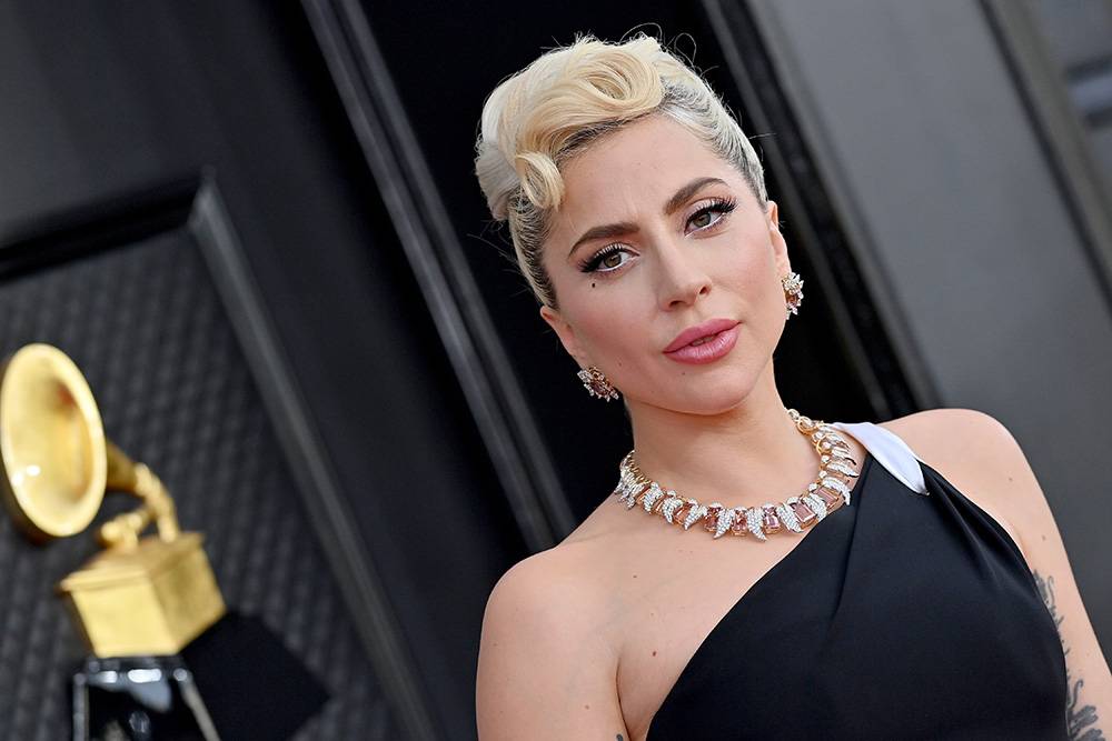 Fenomen Lady Gagi opisany w jej biografii „Applause”. Ma 37 lat, od wielu jest ikoną. W biografii Lady Gagi, „Applause”, która właśnie ukazała się po polsku, Annie Zaleski opisuje narodziny legendy.