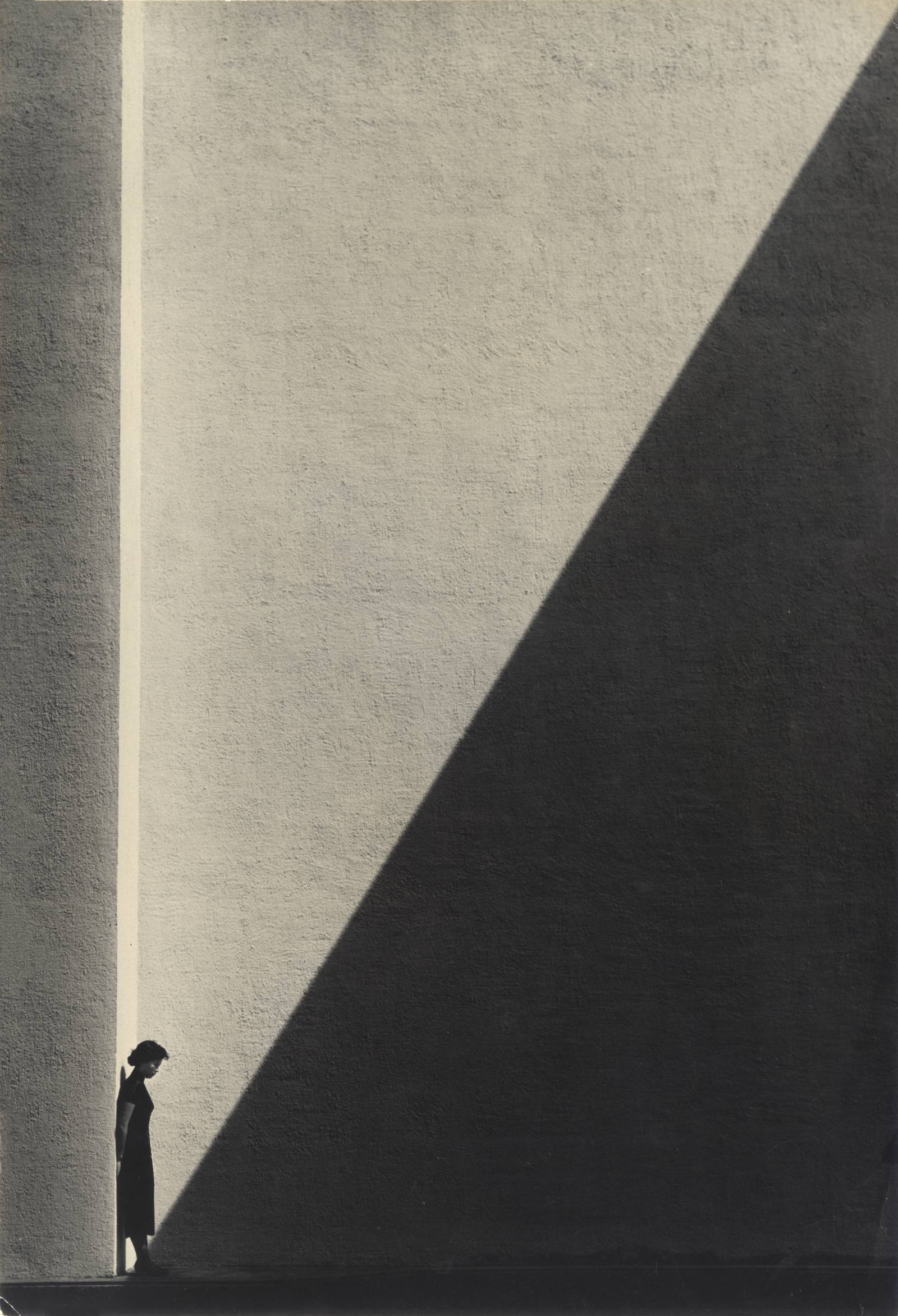 Fan Ho, Approaching Shadow, Hong Kong 1954, vintage print, H49 x 34 cm, Galeria Blue Lotus