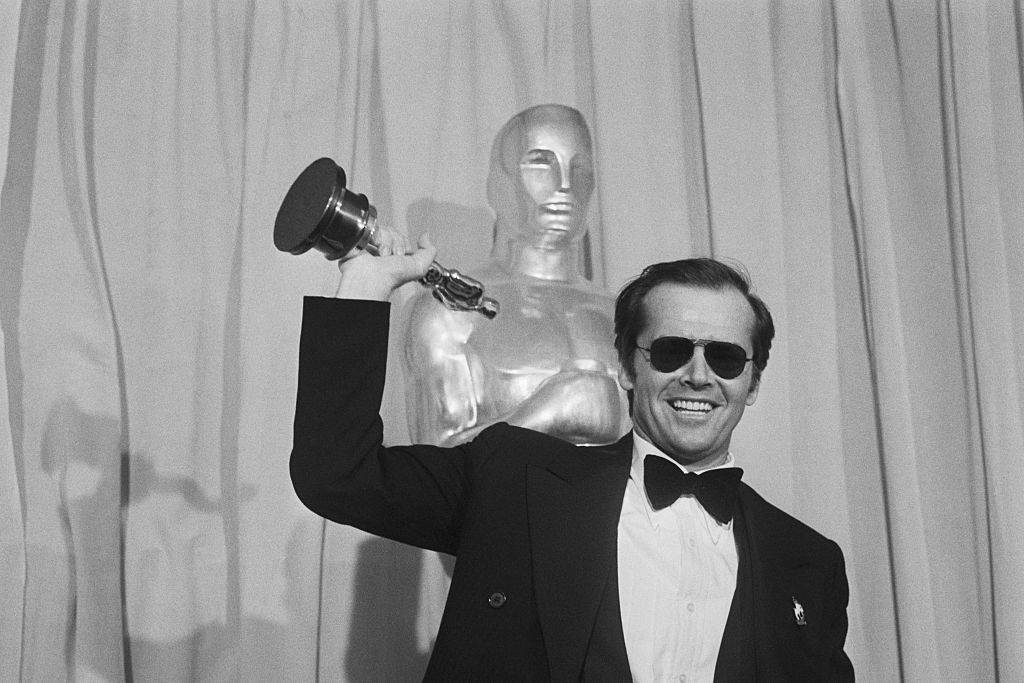 Jak żył Jack Nicholson, zanim przeszedł na aktorską emeryturę. Na gali rozdania Oscarów w 1976 roku