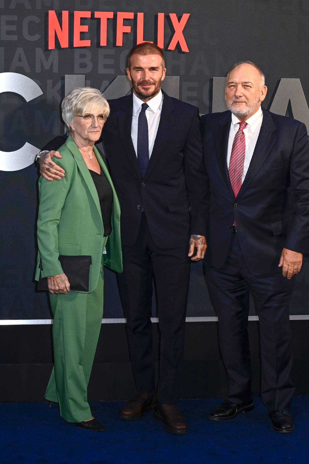 David Beckham z rodzicami na premierze serialu Netflixa