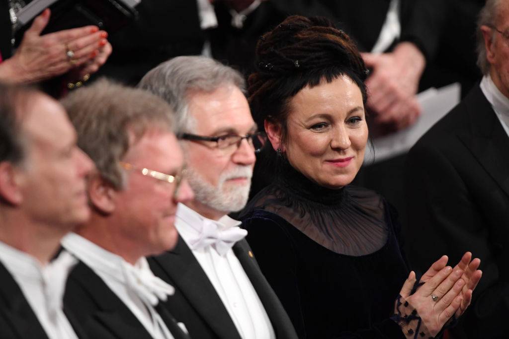 Olga Tokarczuk w kreacji Gosi Baczyńskiej (Fot. Getty Images)