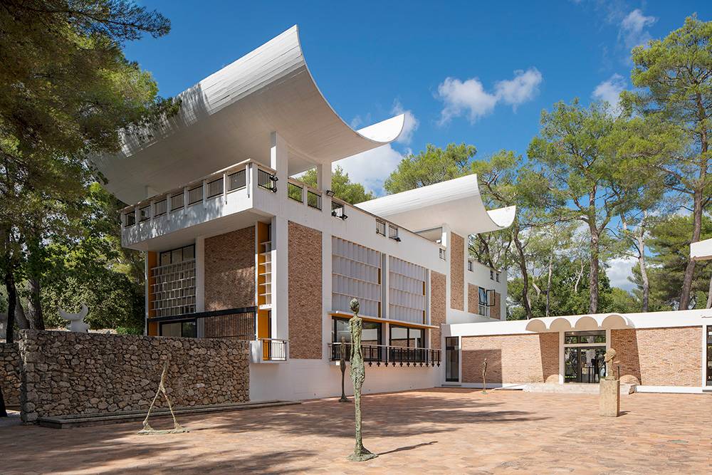 Fondation Maeght, dziedziniec Giacomettiego (Fot. Olivier Amsellem / Archives Fondation Maeght © ADAGP, Paris 2021)