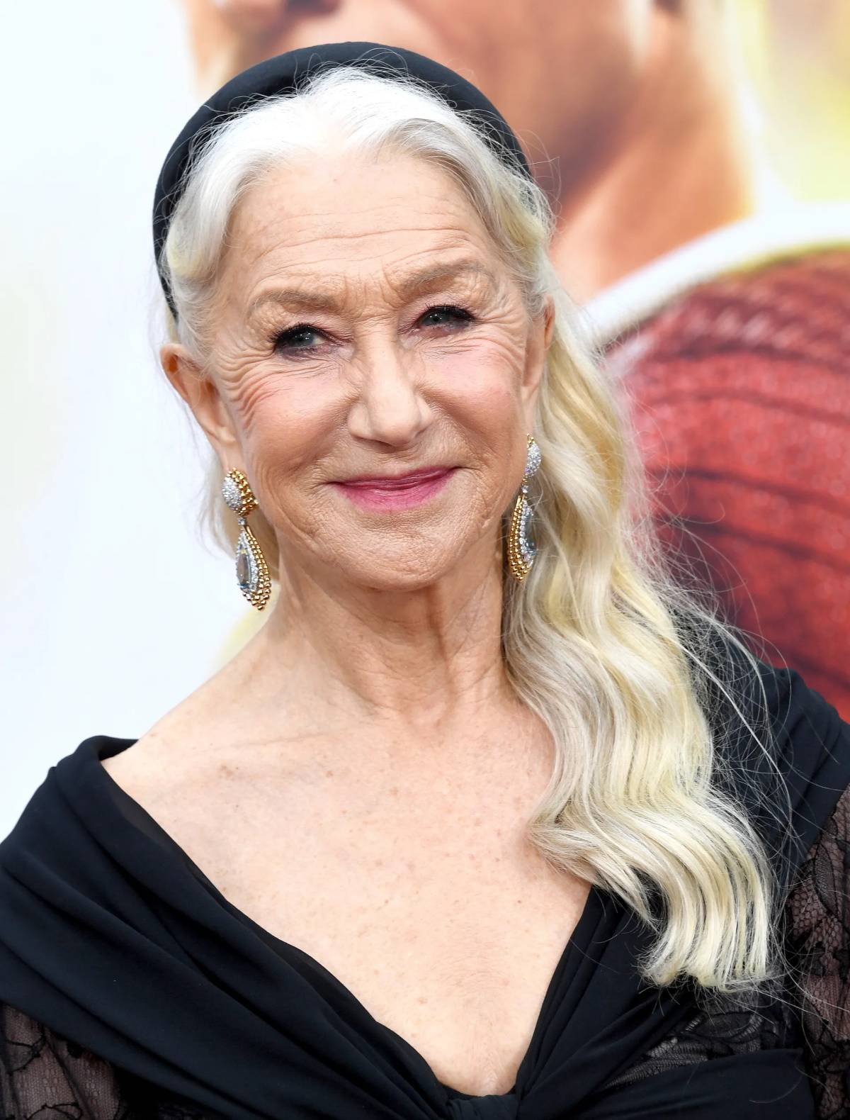 10 niezapomnianych looków Helen Mirren w siwych włosach. 3.Na premierze „Shazam! Gniew bogów” w Los Angeles, 2023