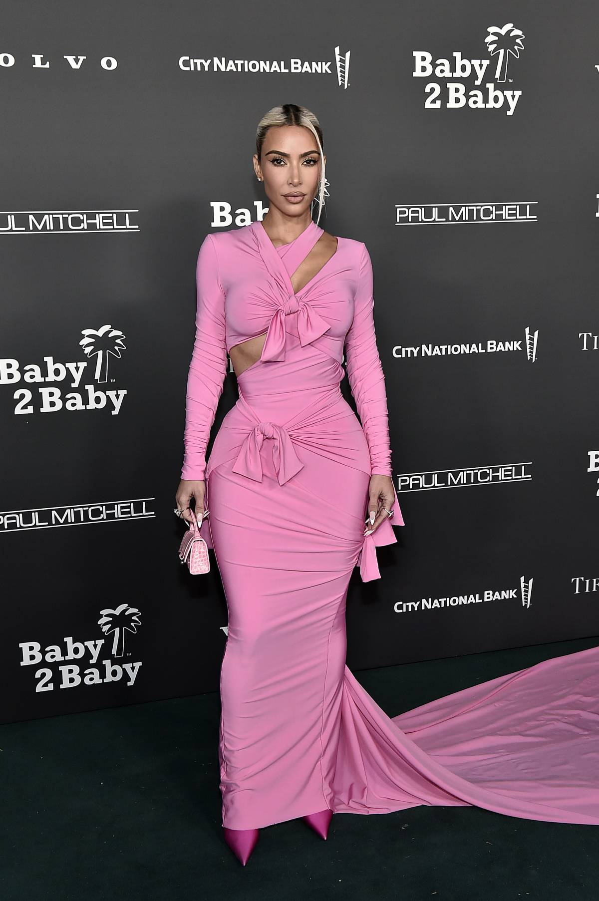 Kim Kardashian na gali Baby2Baby (Fot. Materiały prasowe / Balenciaga)