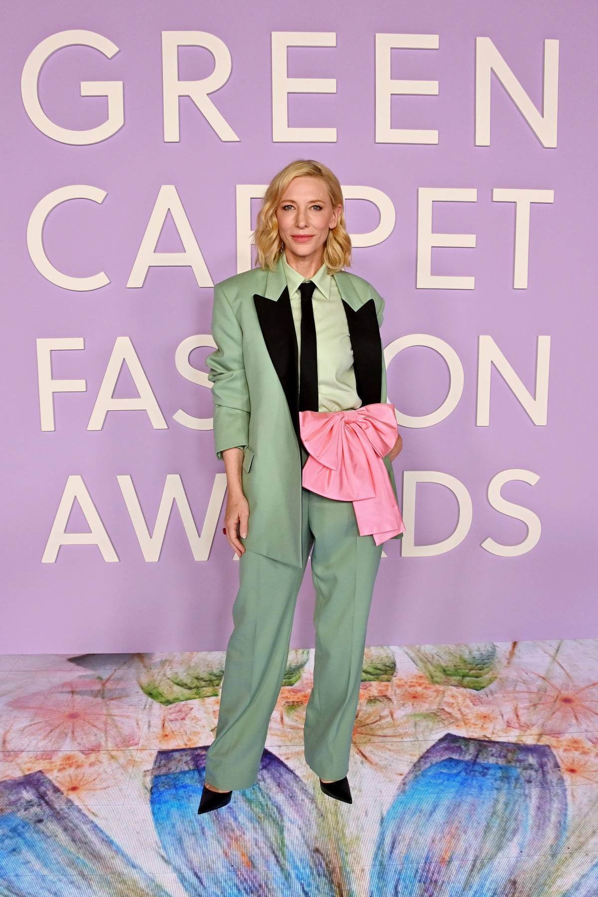 Cate Blanchett w garniturze z upcyklingu od Valentino na gali Green Carpet Fashion Awards 2023