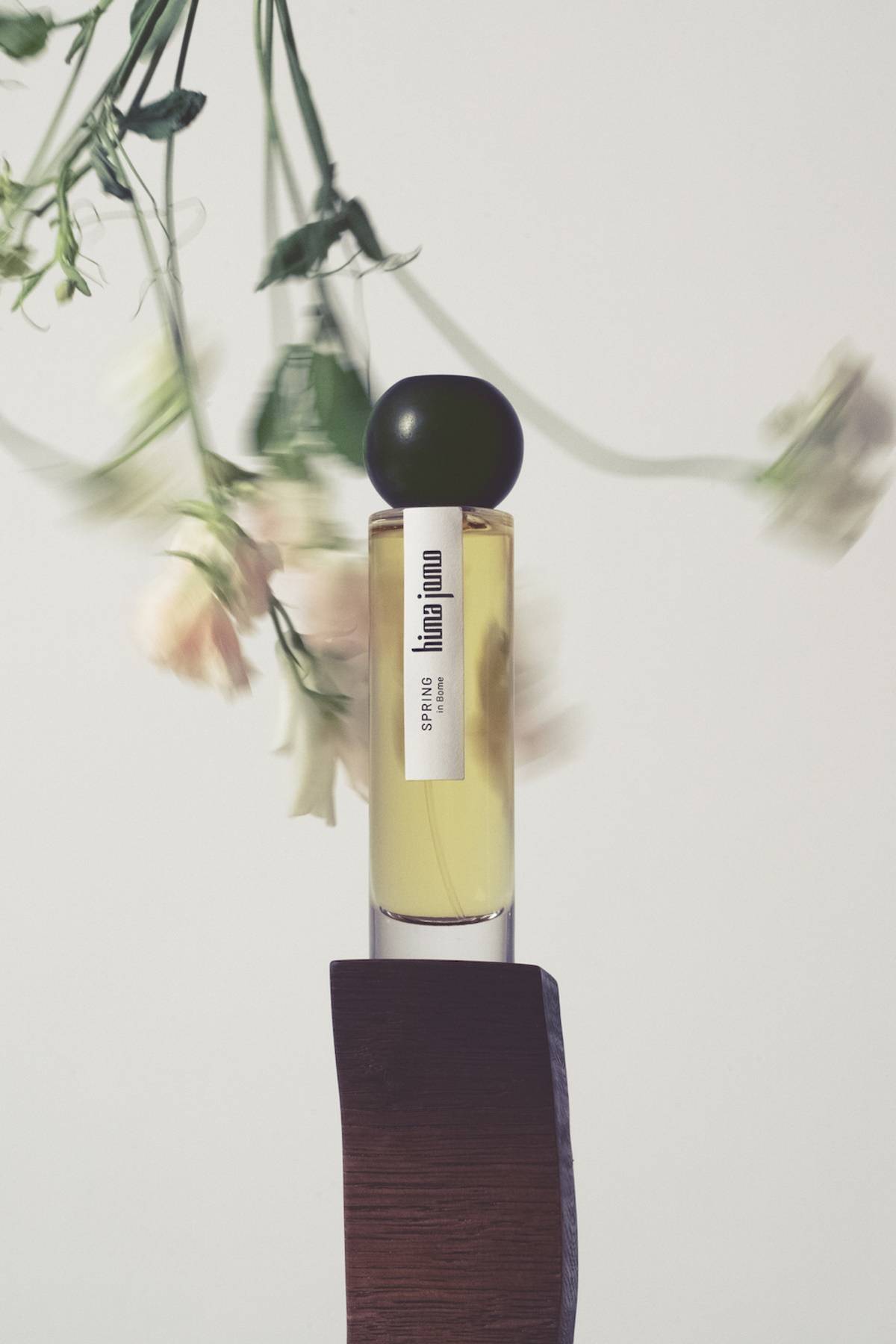 Cztery nowe zapachy z linii Seasons marki Hima Jomo. Francuska marka Hima Jomo, dostepna w Mood Scent Bar, przedstawia kolekcję niszowych perfum Seasons inspirowaną czterema porami roku w Himalajach.