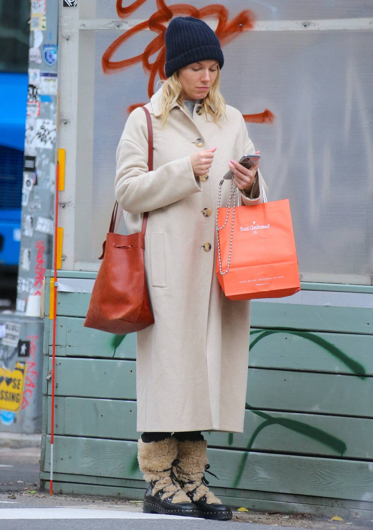 Sienna Miller w Nowym Jorku (Fot. Dylan Travis/ABACA)