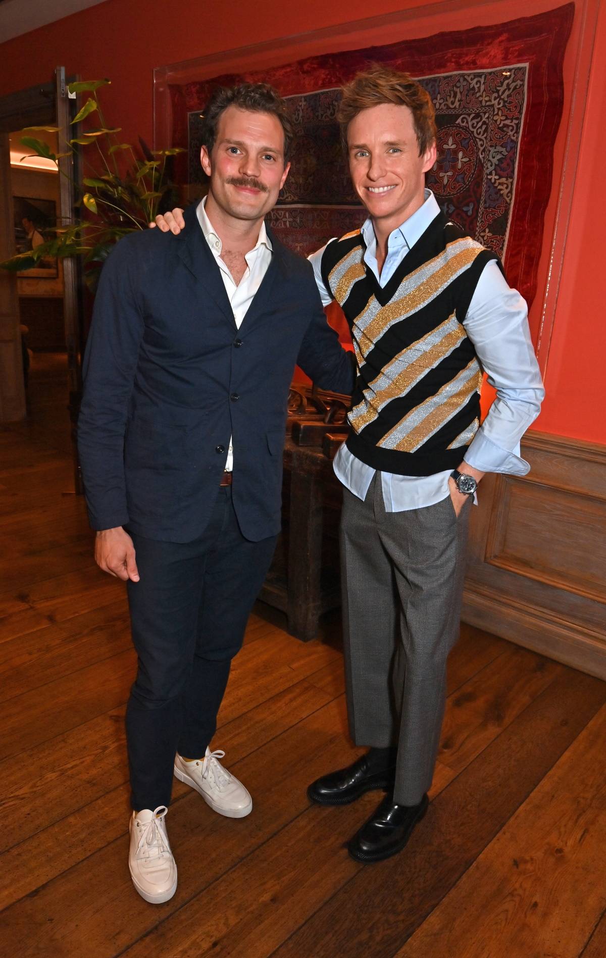Jamie Dornan i Eddie Redmayne na premierze filmu „Dobry opiekun” w Londynie (Fot. Getty Images)