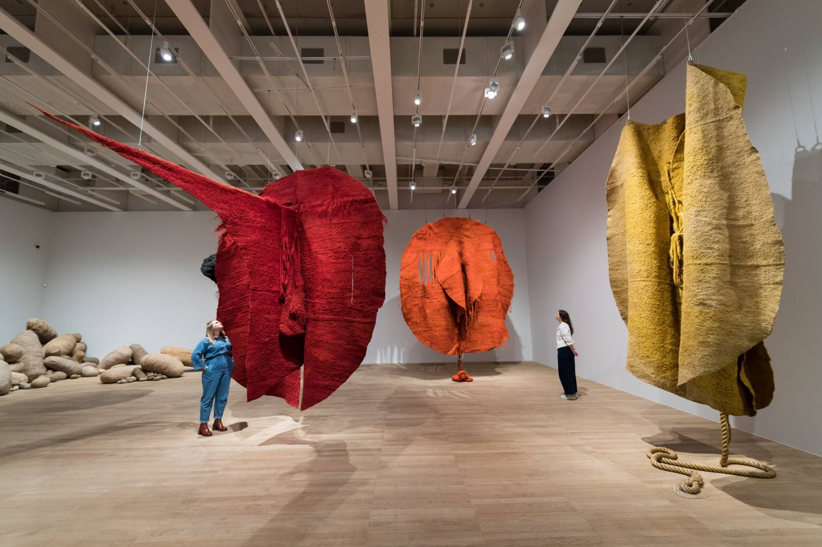 Fragment wystawy Magdaleny Abakanowicz w Tate Modern /(Fot. Getty Images)