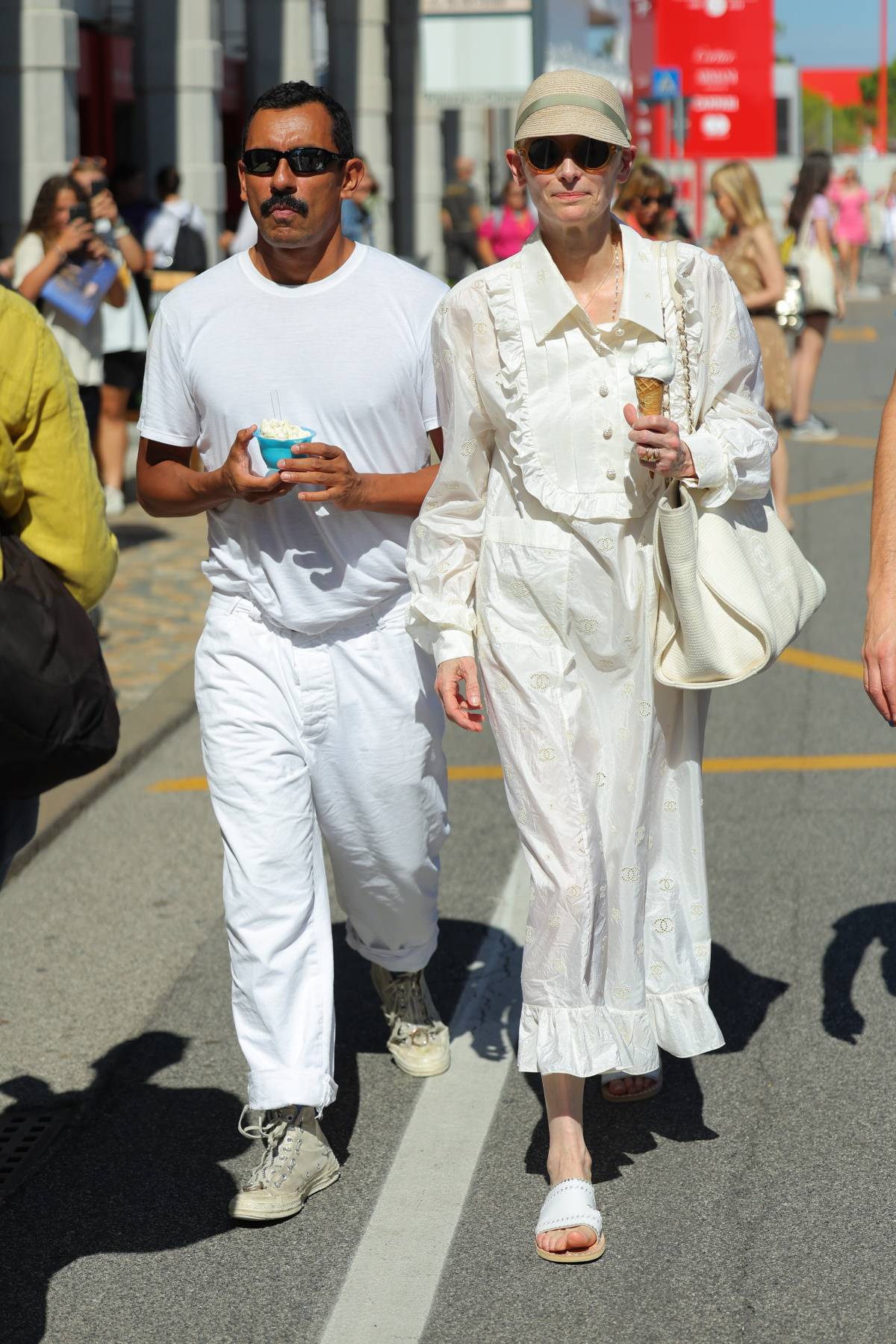 Tilda Swinton i Haider Ackermann na 79. Festiwalu Filmowym w Wenecji (Fot. Getty Images)