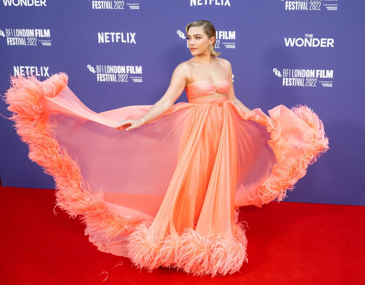 Florence Pugh w sukni Valentino na premierze filmu The Wonder w Londynie (Fot. Getty Images)