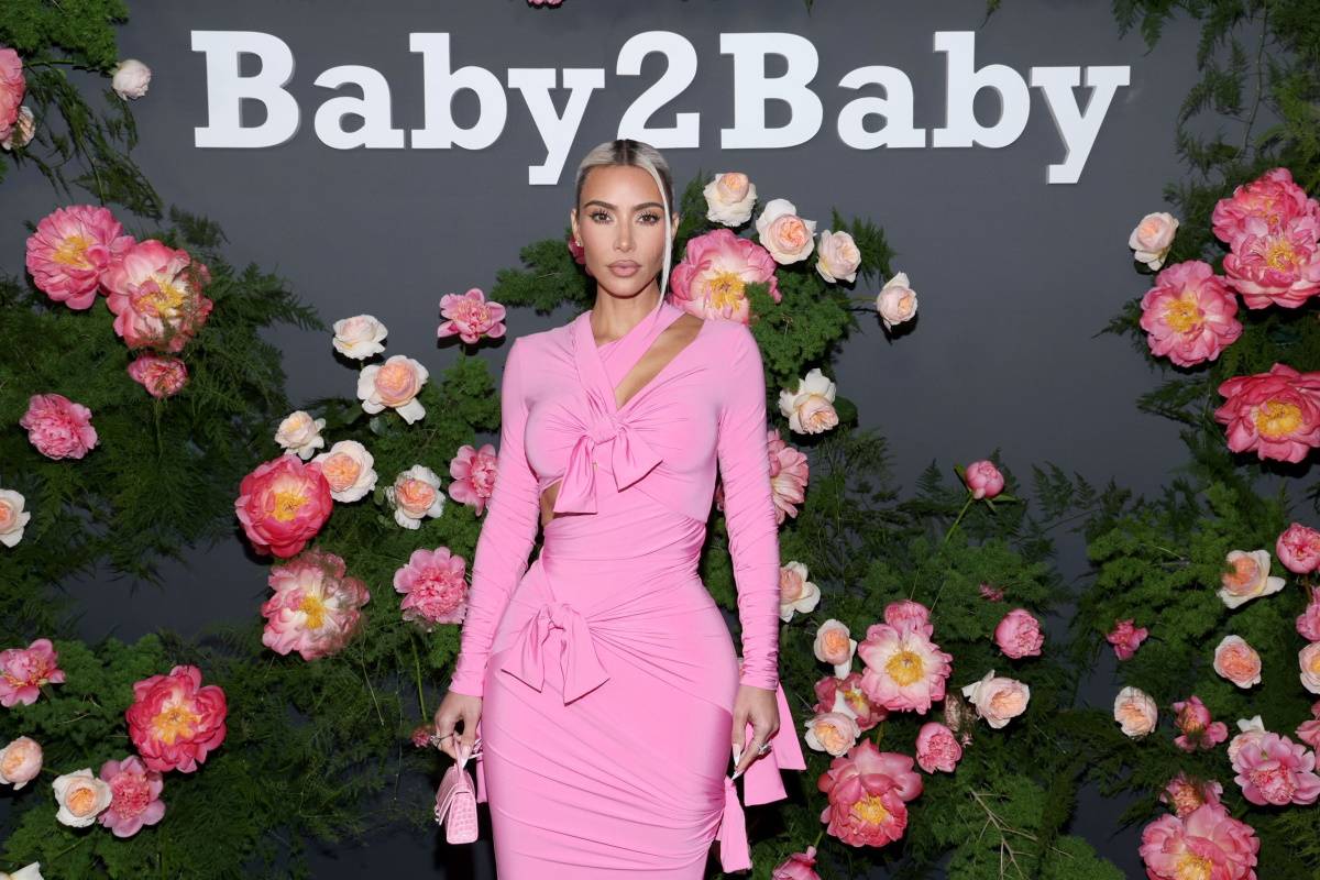 Kim Kardashian na gali Baby2Baby (Fot. Getty Images)