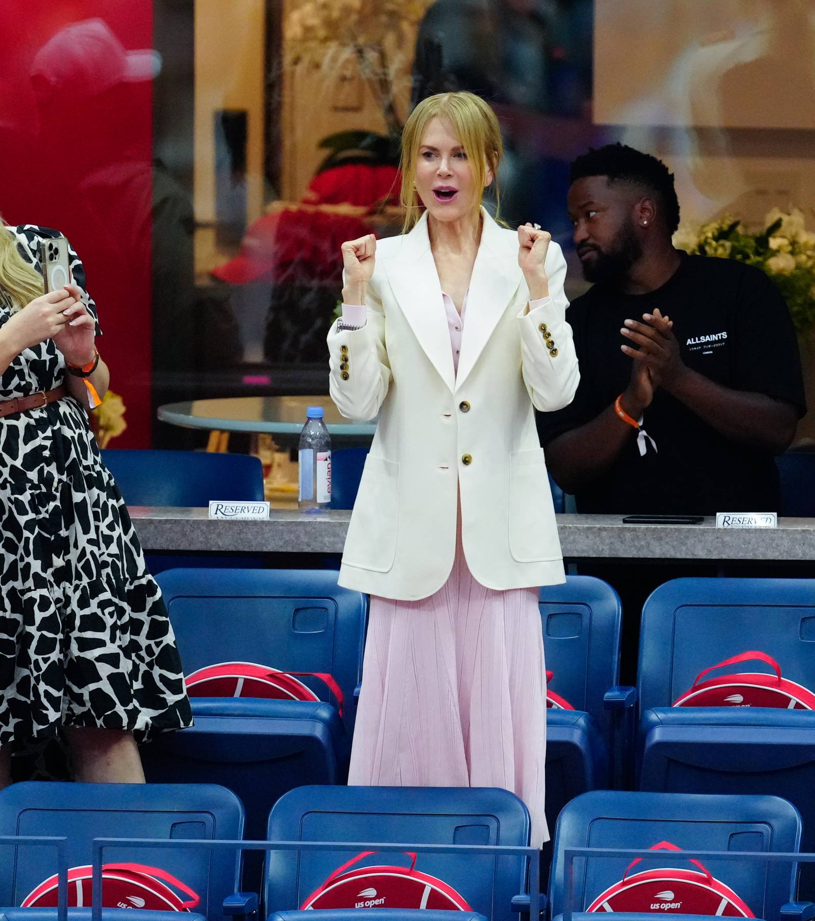 Nicole Kidman w różowej stylizacji Self-Portrait na finale US Open (Fot. Getty Images)