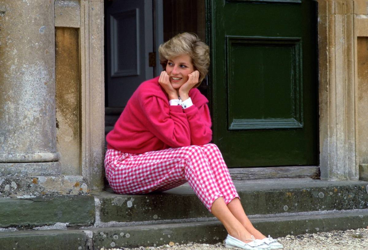 1986. W różowym swetrze w Highgrove House. (Fot. Getty Images)