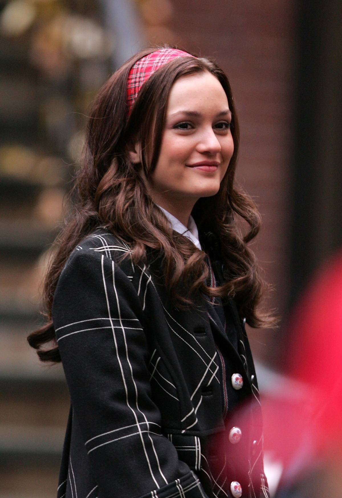 Leighton Meester jako Blair Waldorf na planie „Plotkary”. Heir hair to najnowszy trend z Instagrama i TikToka. Jak zrobić fryzurę w stylu old money?