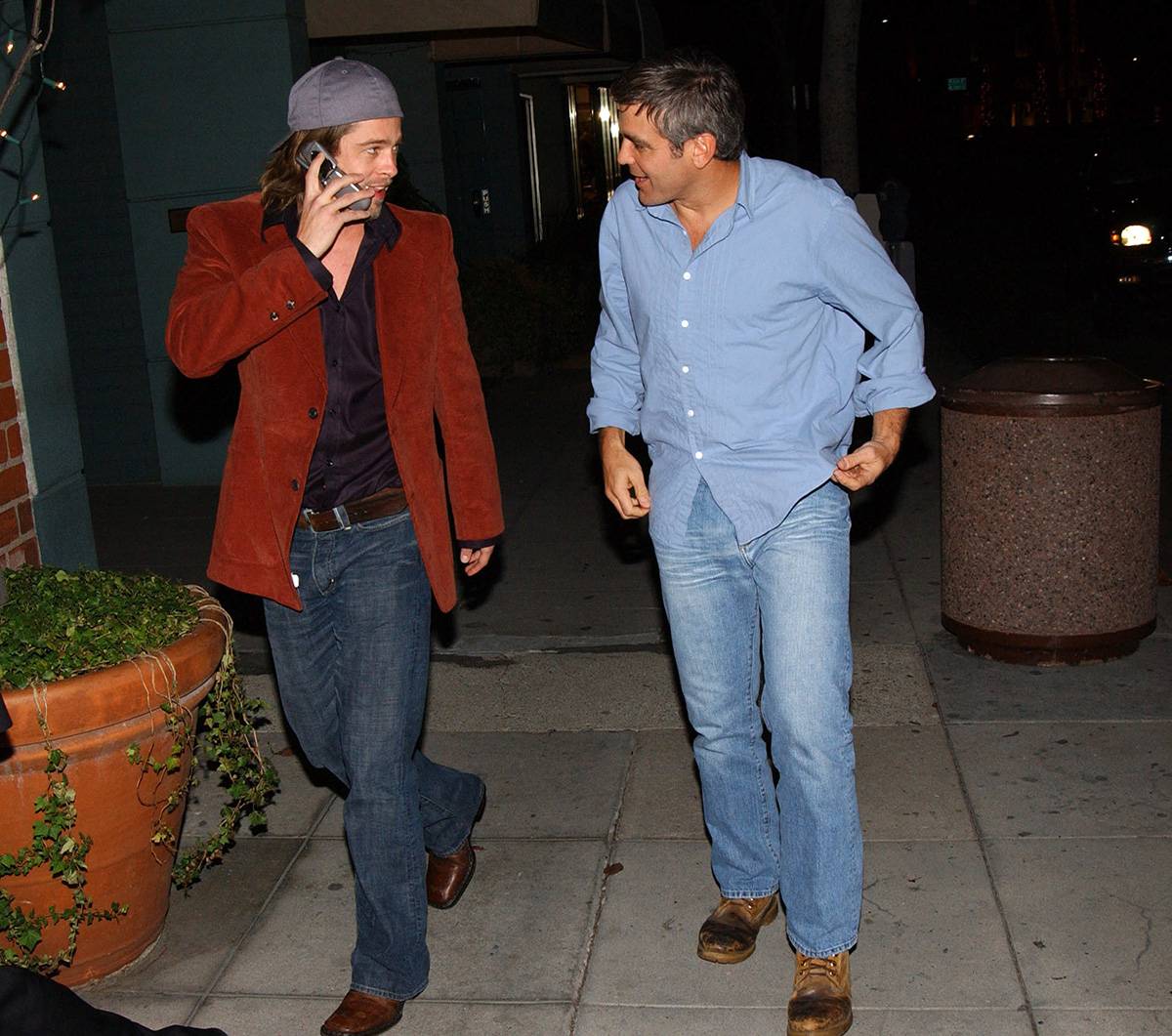 Historia przyjaźni Brada Pitta i Georgea Clooneya. Jak długo trwa przyjaźń Brada Pitta i Georgea Clooneya? Czy zmieniła się od początku ich znajomości? Oto krótka historia hollywoodzkiej pary aktorów.